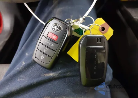 2025 Toyota Camry Le z USA, uszkodzony, nr VIN 4T1DAACK7SU041752